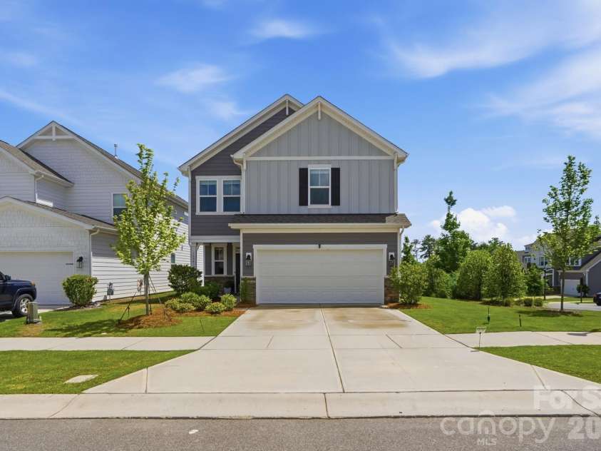 16043 River Tree Lane, Charlotte, NC 28278.  MLS# CAR4377197, YatesRealty ID 21347. 