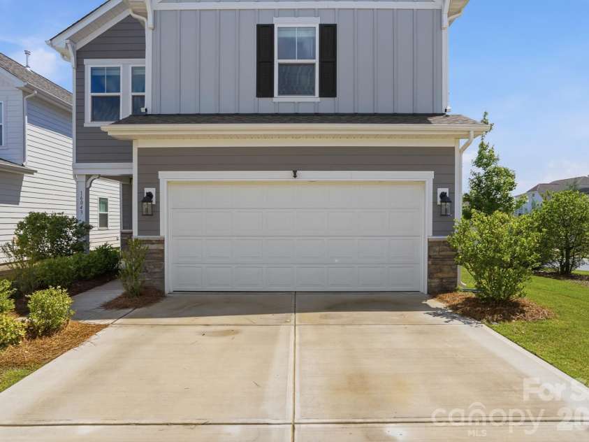 16043 River Tree Lane, Charlotte, NC 28278.  MLS# CAR4377197, YatesRealty ID 21347. 