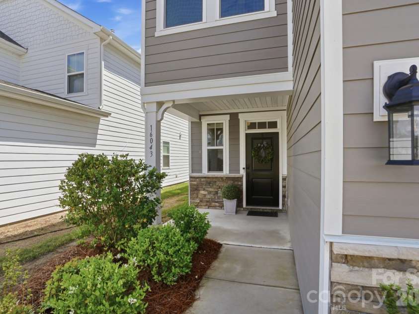 16043 River Tree Lane, Charlotte, NC 28278.  MLS# CAR4377197, YatesRealty ID 21347. 