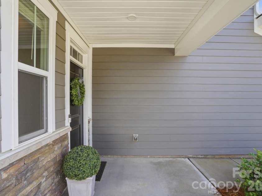 16043 River Tree Lane, Charlotte, NC 28278.  MLS# CAR4377197, YatesRealty ID 21347. 