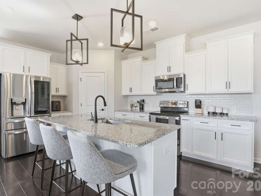 16043 River Tree Lane, Charlotte, NC 28278.  MLS# CAR4377197, YatesRealty ID 21347. 
