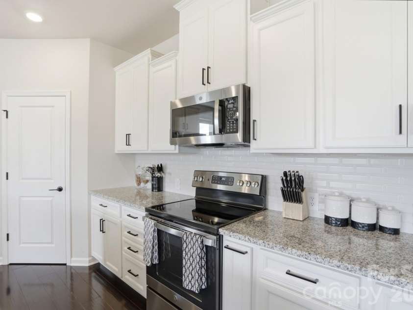 16043 River Tree Lane, Charlotte, NC 28278.  MLS# CAR4377197, YatesRealty ID 21347. 