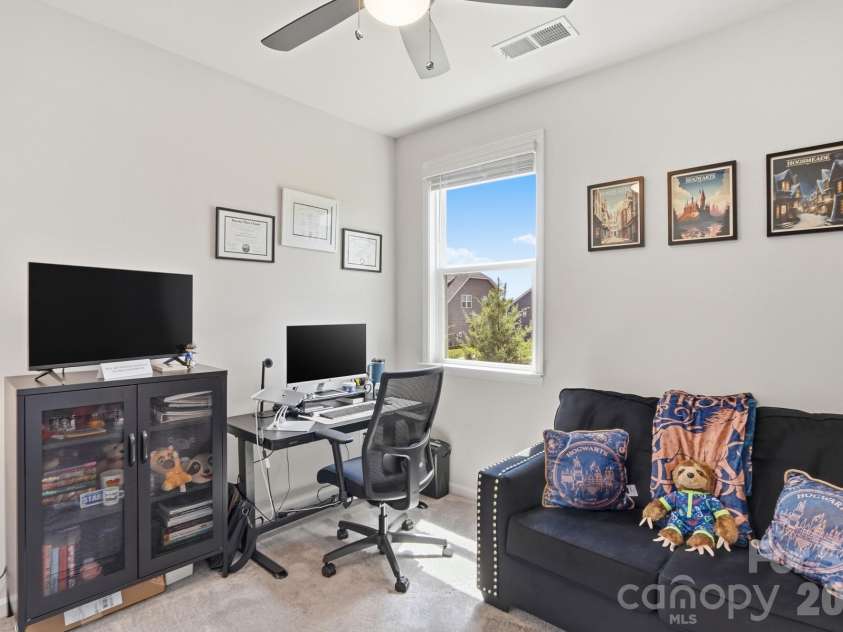 16043 River Tree Lane, Charlotte, NC 28278.  MLS# CAR4377197, YatesRealty ID 21347. 