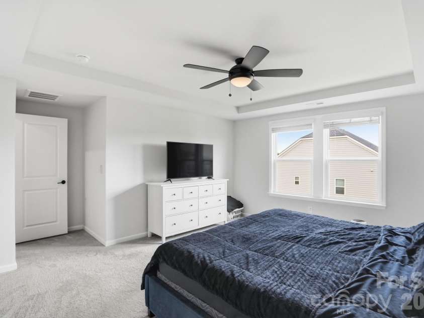 16043 River Tree Lane, Charlotte, NC 28278.  MLS# CAR4377197, YatesRealty ID 21347. 