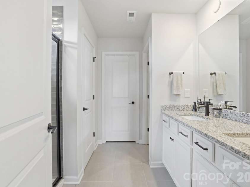 16043 River Tree Lane, Charlotte, NC 28278.  MLS# CAR4377197, YatesRealty ID 21347. 