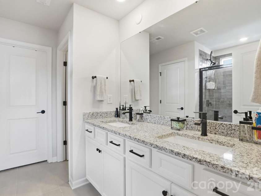 16043 River Tree Lane, Charlotte, NC 28278.  MLS# CAR4377197, YatesRealty ID 21347. 