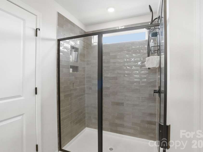 16043 River Tree Lane, Charlotte, NC 28278.  MLS# CAR4377197, YatesRealty ID 21347. 