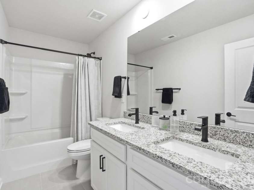 16043 River Tree Lane, Charlotte, NC 28278.  MLS# CAR4377197, YatesRealty ID 21347. 