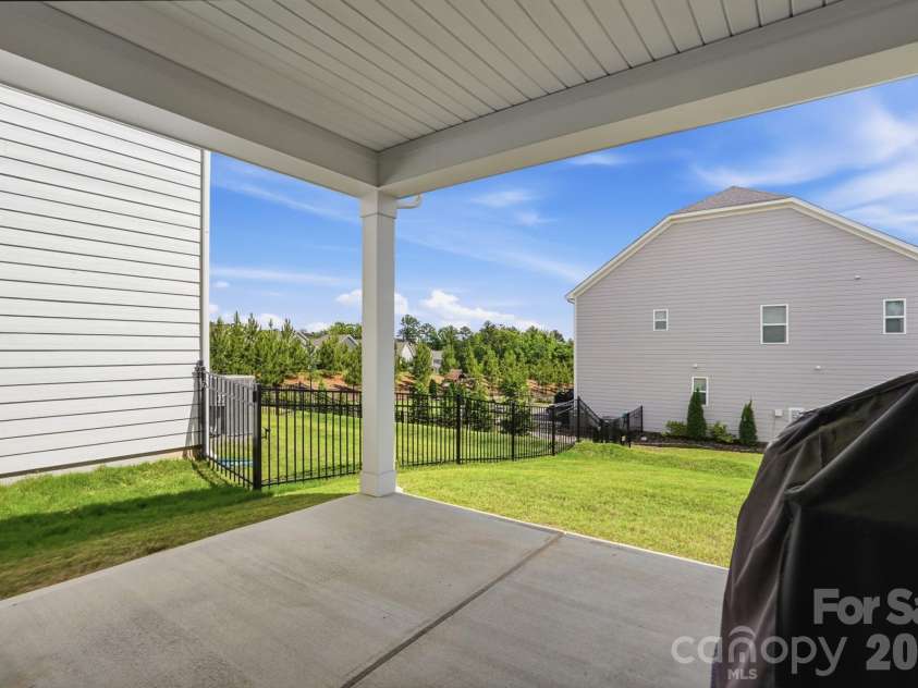 16043 River Tree Lane, Charlotte, NC 28278.  MLS# CAR4377197, YatesRealty ID 21347. 