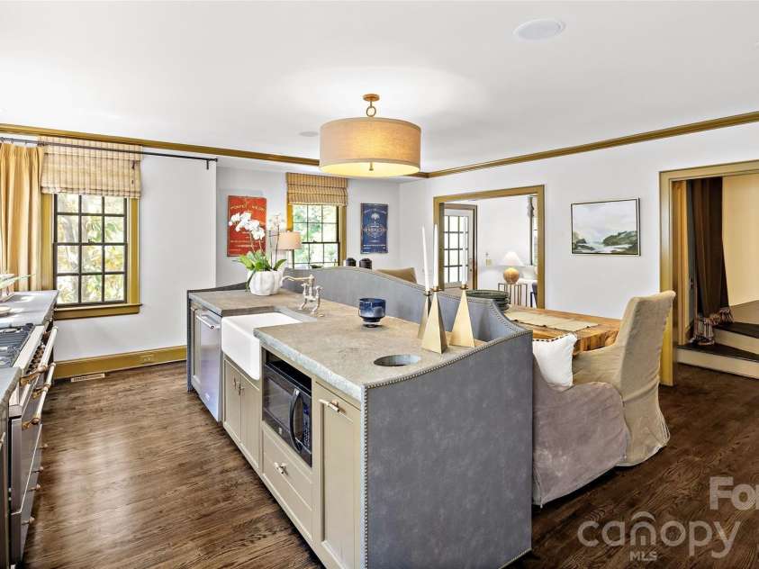 208 Wales Avenue, Charlotte, NC 28209.  MLS# CAR4374743, YatesRealty ID 21348. Kitchen