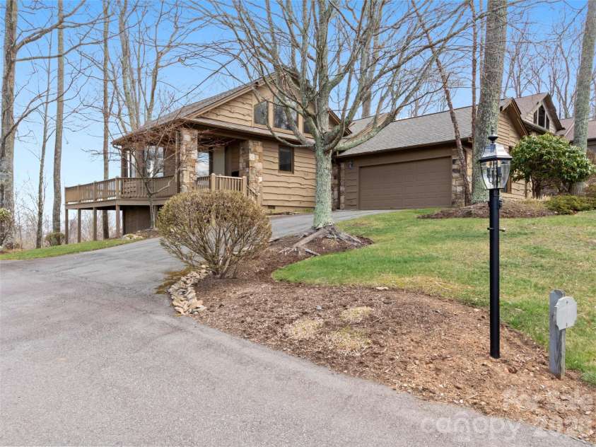 2163 Mountain Air Drive, Burnsville, NC 28714.  MLS# CAR4361448, YatesRealty ID 21349. 