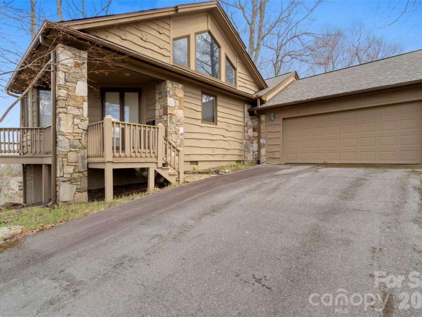 2163 Mountain Air Drive, Burnsville, NC 28714.  MLS# CAR4361448, YatesRealty ID 21349. 