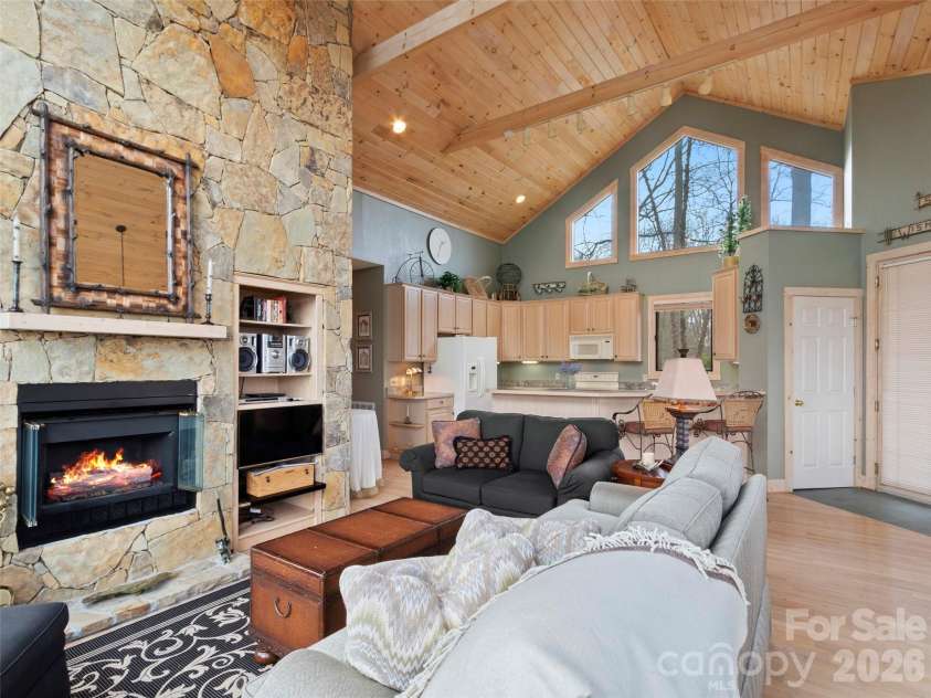 2163 Mountain Air Drive, Burnsville, NC 28714.  MLS# CAR4361448, YatesRealty ID 21349. 