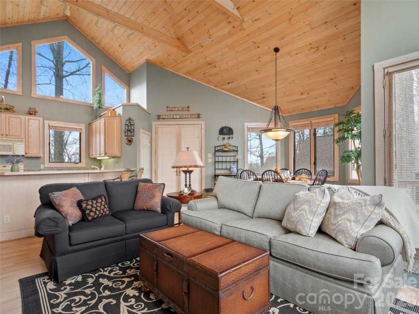 2163 Mountain Air Drive, Burnsville, NC 28714.  MLS# CAR4361448, YatesRealty ID 21349. 