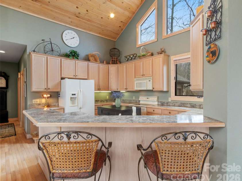 2163 Mountain Air Drive, Burnsville, NC 28714.  MLS# CAR4361448, YatesRealty ID 21349. 