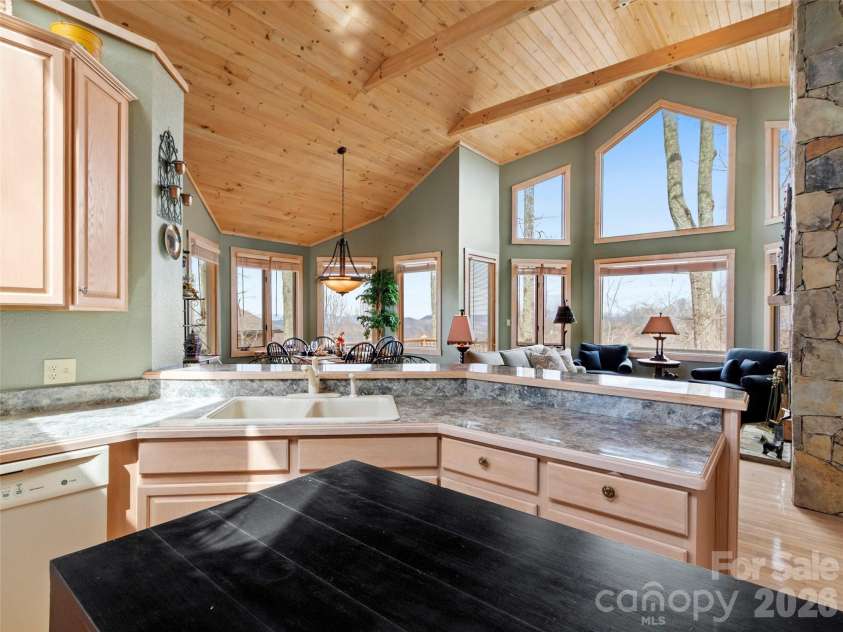 2163 Mountain Air Drive, Burnsville, NC 28714.  MLS# CAR4361448, YatesRealty ID 21349. 