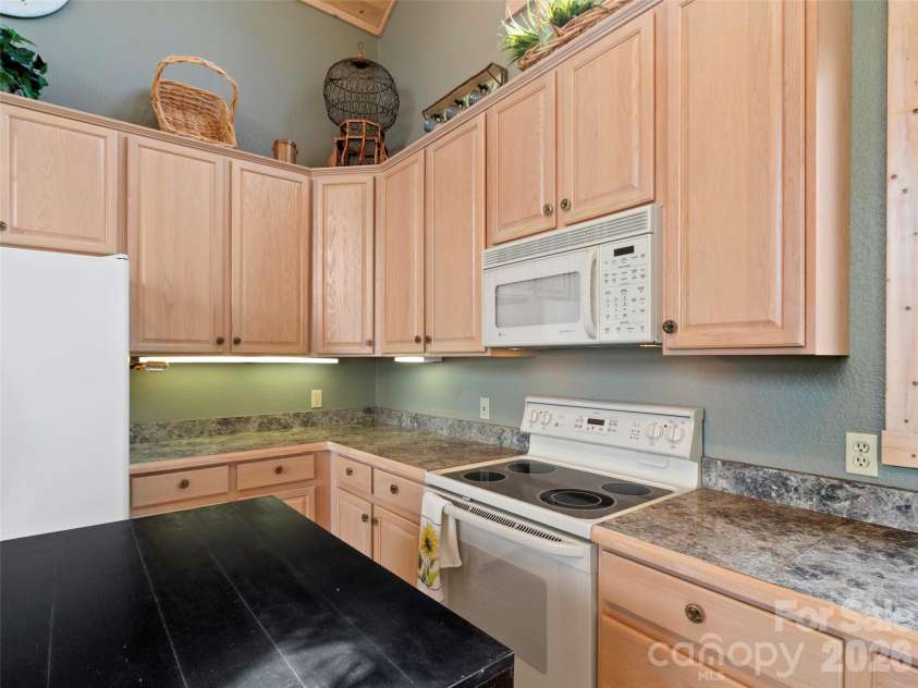 2163 Mountain Air Drive, Burnsville, NC 28714.  MLS# CAR4361448, YatesRealty ID 21349. 