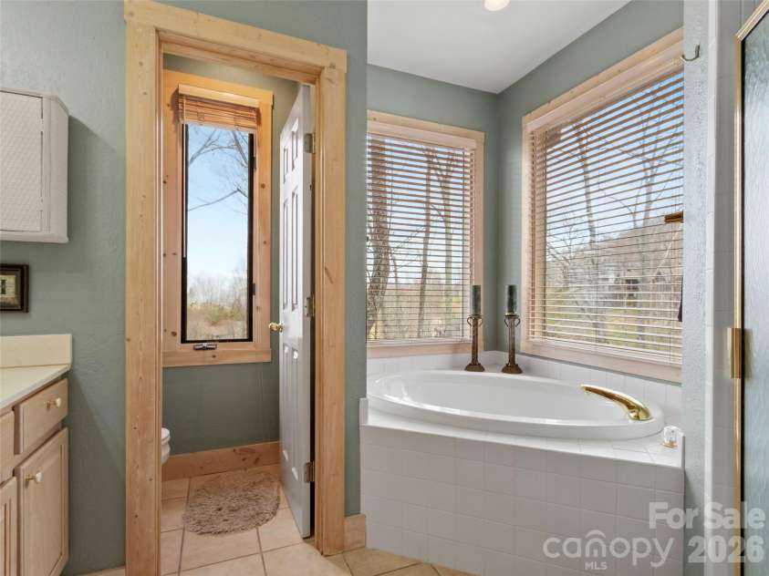 2163 Mountain Air Drive, Burnsville, NC 28714.  MLS# CAR4361448, YatesRealty ID 21349. 