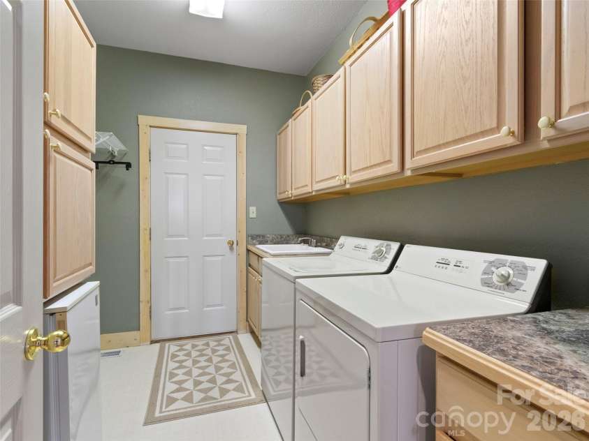 2163 Mountain Air Drive, Burnsville, NC 28714.  MLS# CAR4361448, YatesRealty ID 21349. 