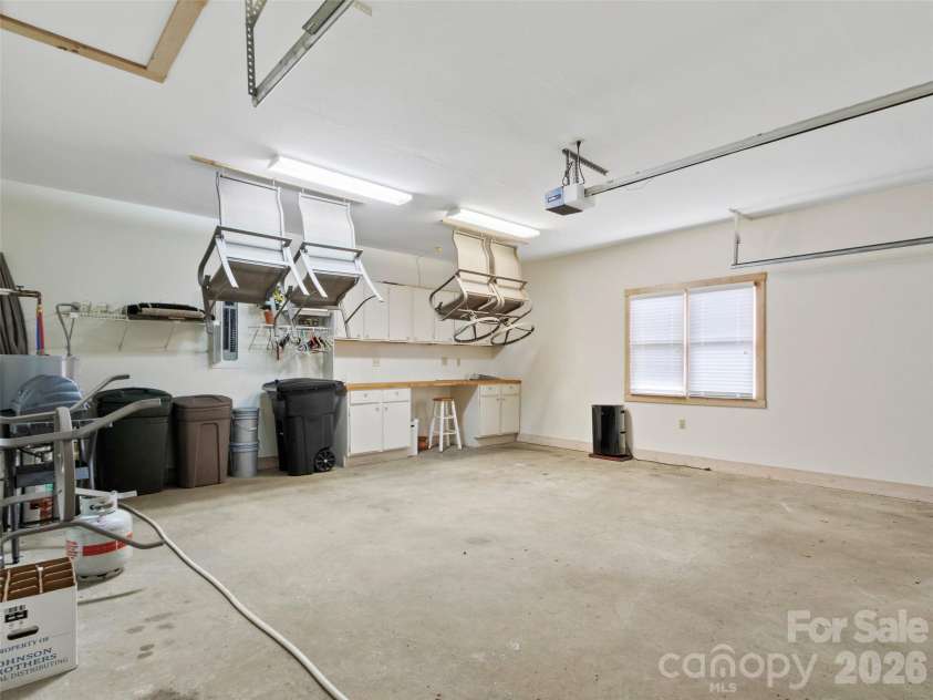 2163 Mountain Air Drive, Burnsville, NC 28714.  MLS# CAR4361448, YatesRealty ID 21349. 