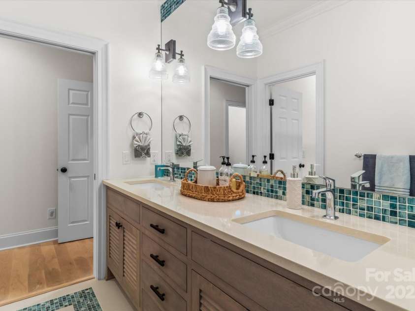 16407 Jetton Road, Cornelius, NC 28031.  MLS# CAR4326392, YatesRealty ID 2135. 