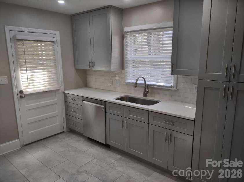 1645 Morningside Drive, Charlotte, NC 28205.  MLS# CAR4371899, YatesRealty ID 21350. 