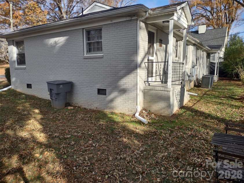 1645 Morningside Drive, Charlotte, NC 28205.  MLS# CAR4371899, YatesRealty ID 21350. 