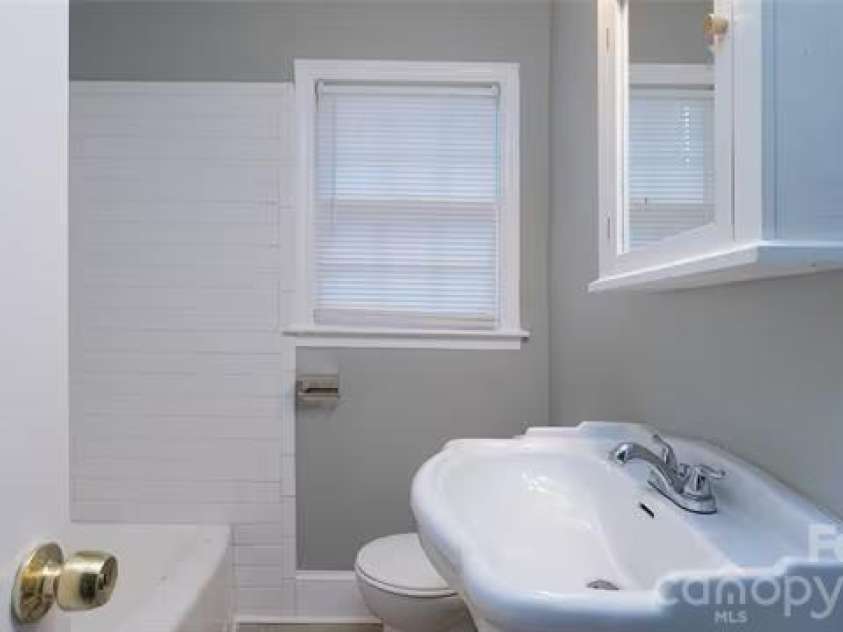 1645 Morningside Drive, Charlotte, NC 28205.  MLS# CAR4371899, YatesRealty ID 21350. 