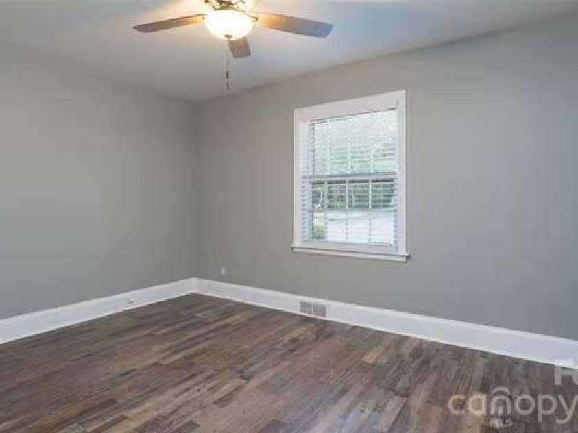 1645 Morningside Drive, Charlotte, NC 28205.  MLS# CAR4371899, YatesRealty ID 21350. 