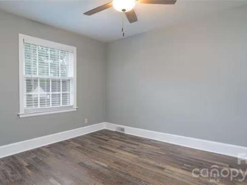 1645 Morningside Drive, Charlotte, NC 28205.  MLS# CAR4371899, YatesRealty ID 21350. 
