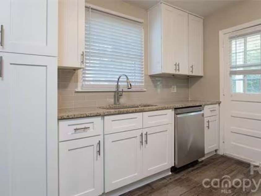 1645 Morningside Drive, Charlotte, NC 28205.  MLS# CAR4371899, YatesRealty ID 21350. 