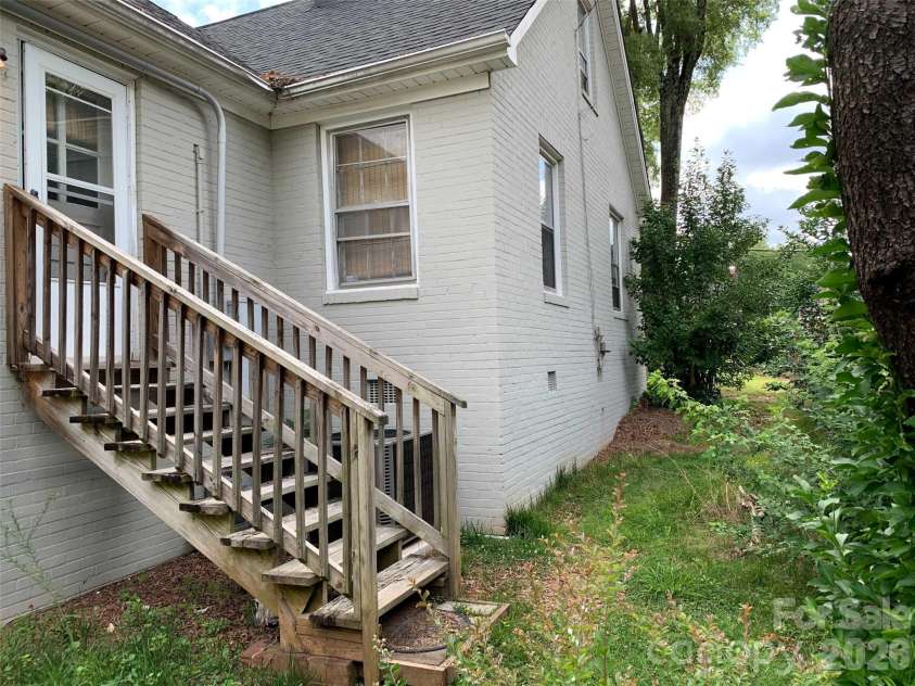 1645 Morningside Drive, Charlotte, NC 28205.  MLS# CAR4371899, YatesRealty ID 21350. 