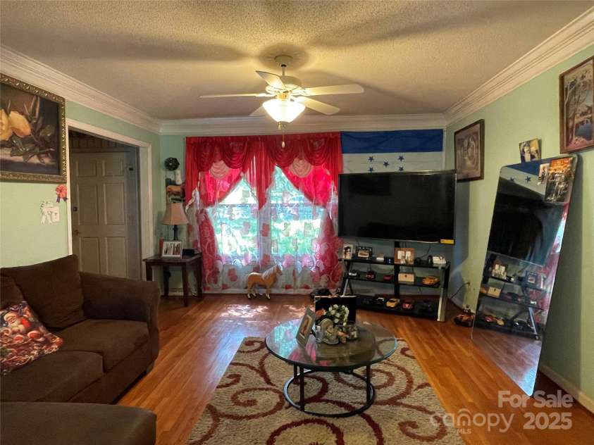 6708 Nutcracker Place, Charlotte, NC 28212.  MLS# CAR4273629, YatesRealty ID 21350. 