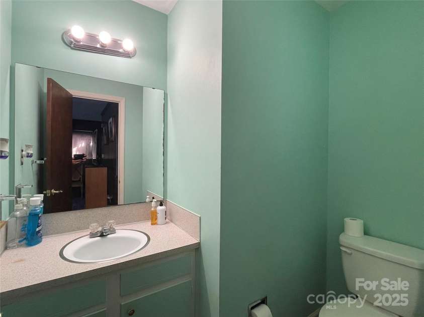 6708 Nutcracker Place, Charlotte, NC 28212.  MLS# CAR4273629, YatesRealty ID 21350. 