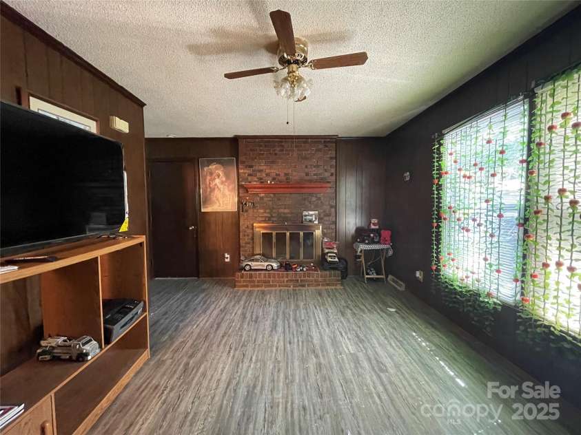 6708 Nutcracker Place, Charlotte, NC 28212.  MLS# CAR4273629, YatesRealty ID 21350. 