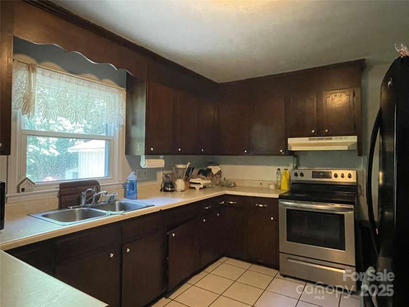 6708 Nutcracker Place, Charlotte, NC 28212.  MLS# CAR4273629, YatesRealty ID 21350. 