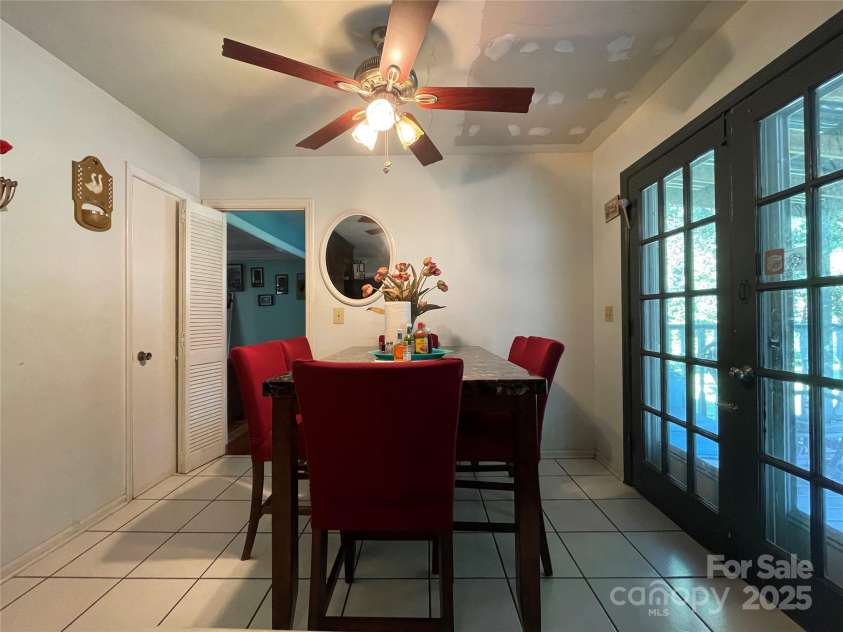 6708 Nutcracker Place, Charlotte, NC 28212.  MLS# CAR4273629, YatesRealty ID 21350. 