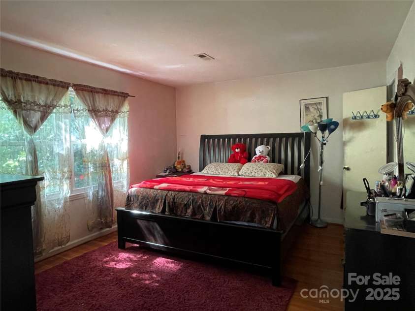 6708 Nutcracker Place, Charlotte, NC 28212.  MLS# CAR4273629, YatesRealty ID 21350. 
