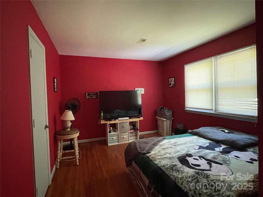 6708 Nutcracker Place, Charlotte, NC 28212.  MLS# CAR4273629, YatesRealty ID 21350. 