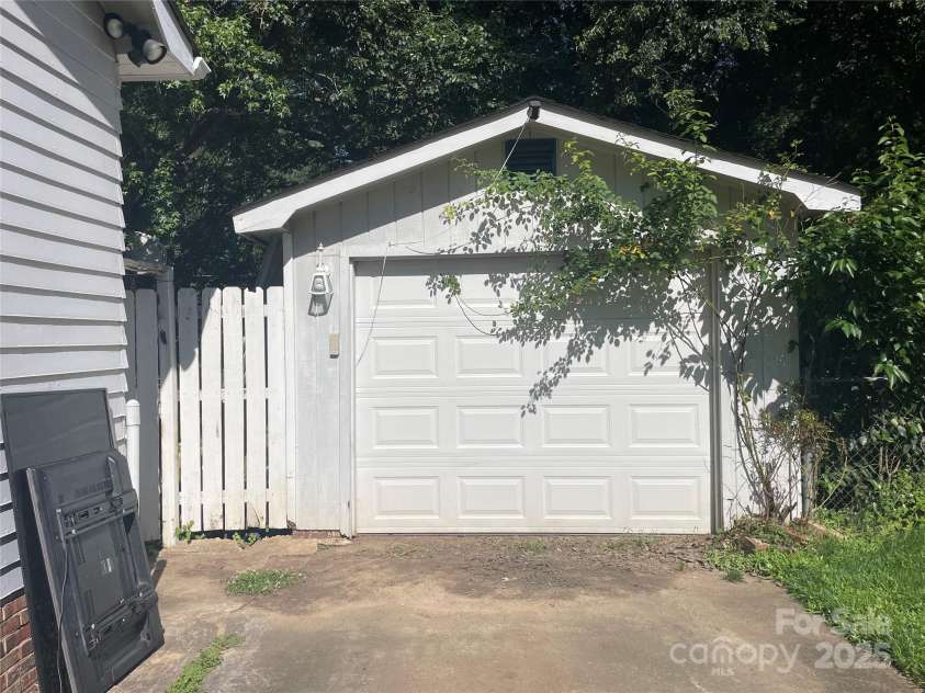 6708 Nutcracker Place, Charlotte, NC 28212.  MLS# CAR4273629, YatesRealty ID 21350. 