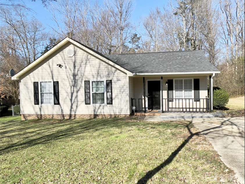 218 Cottonwood Park Drive, Charlotte, NC 28214.  MLS# CAR4234761, YatesRealty ID 21351. 