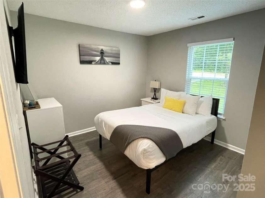 218 Cottonwood Park Drive, Charlotte, NC 28214.  MLS# CAR4234761, YatesRealty ID 21351. 