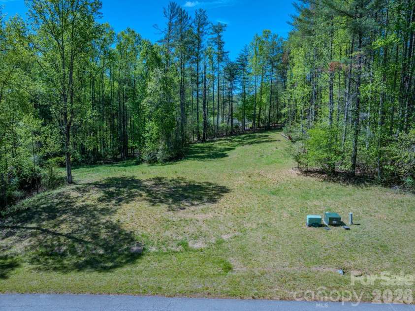 92 Crystal Heights Drive, Hendersonville, NC 28739.  MLS# CAR4374562, YatesRealty ID 21351. 