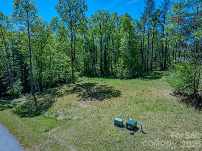 92 Crystal Heights Drive, Hendersonville, NC 28739.  MLS# CAR4374562, YatesRealty ID 21351. 