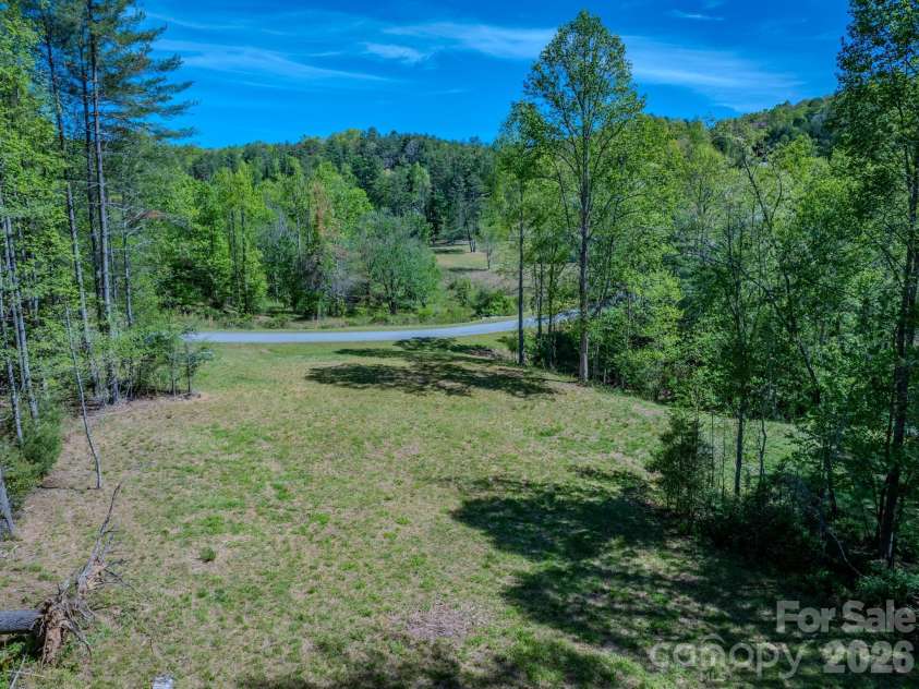 92 Crystal Heights Drive, Hendersonville, NC 28739.  MLS# CAR4374562, YatesRealty ID 21351. 