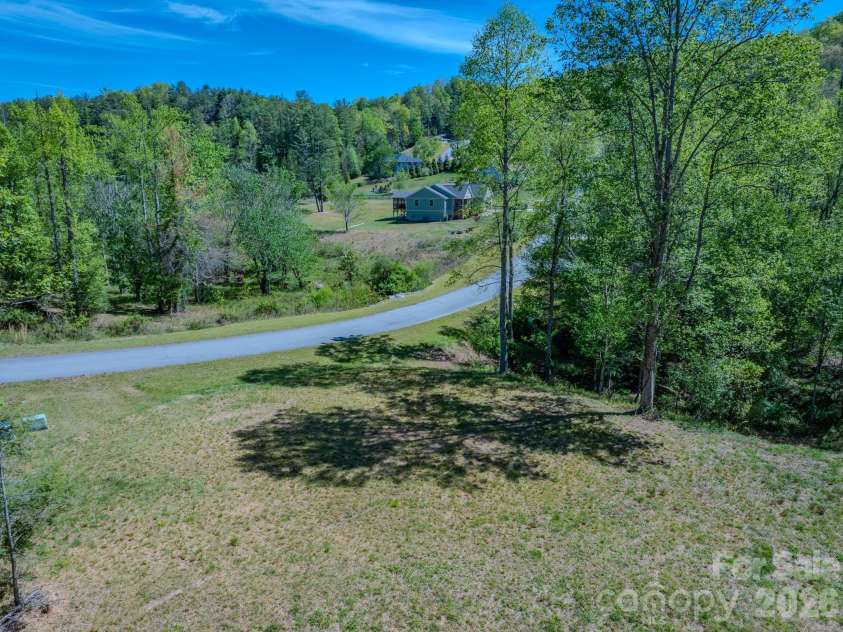 92 Crystal Heights Drive, Hendersonville, NC 28739.  MLS# CAR4374562, YatesRealty ID 21351. 