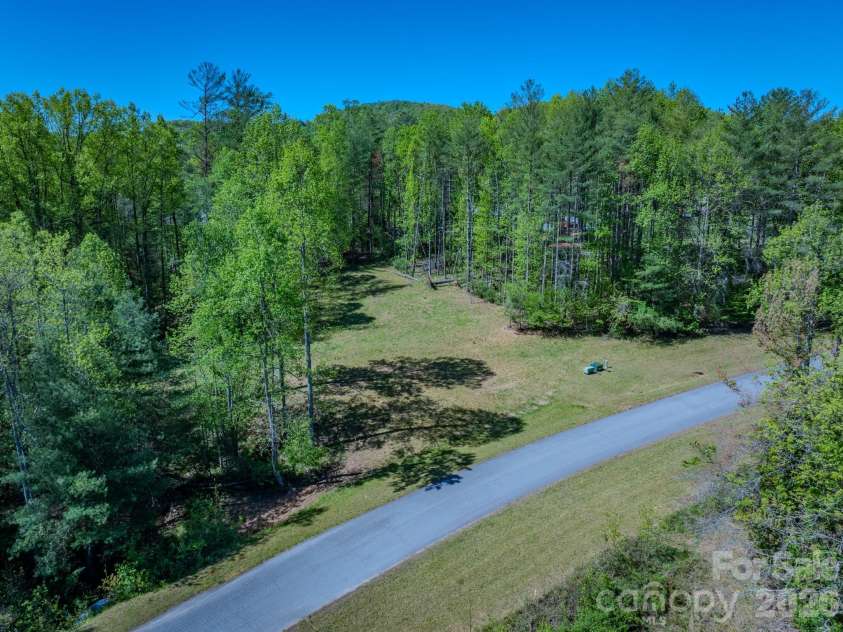92 Crystal Heights Drive, Hendersonville, NC 28739.  MLS# CAR4374562, YatesRealty ID 21351. 