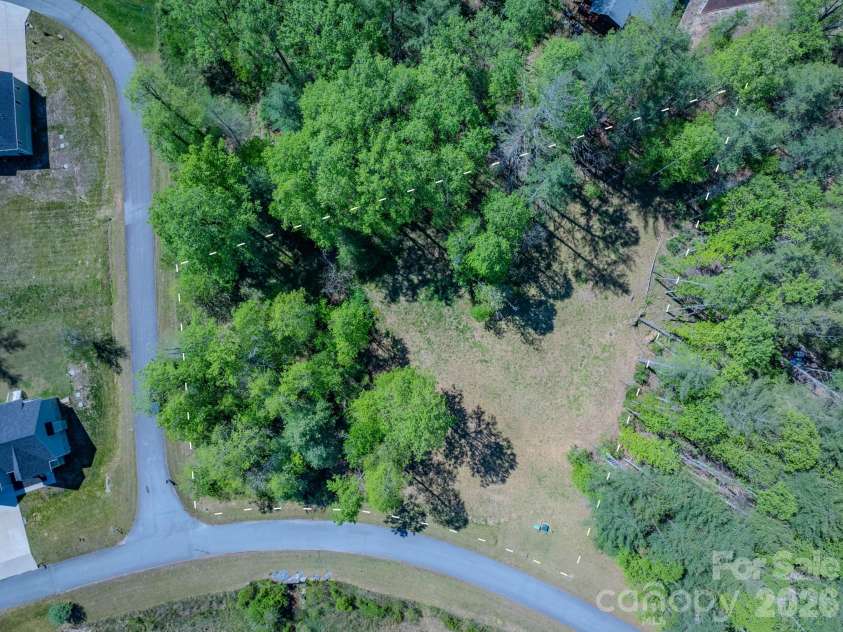 92 Crystal Heights Drive, Hendersonville, NC 28739.  MLS# CAR4374562, YatesRealty ID 21351. 
