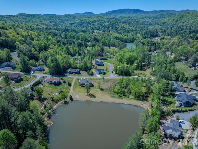 92 Crystal Heights Drive, Hendersonville, NC 28739.  MLS# CAR4374562, YatesRealty ID 21351. 