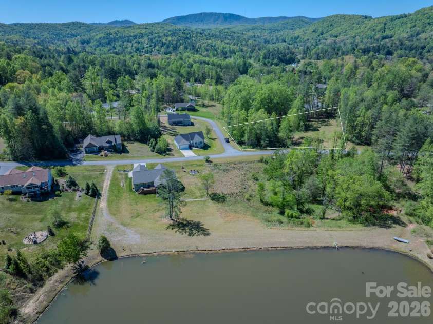 92 Crystal Heights Drive, Hendersonville, NC 28739.  MLS# CAR4374562, YatesRealty ID 21351. 